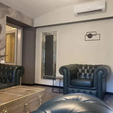 Field House דירה