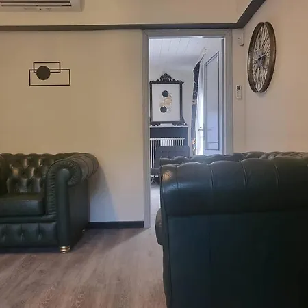 Field House דירה